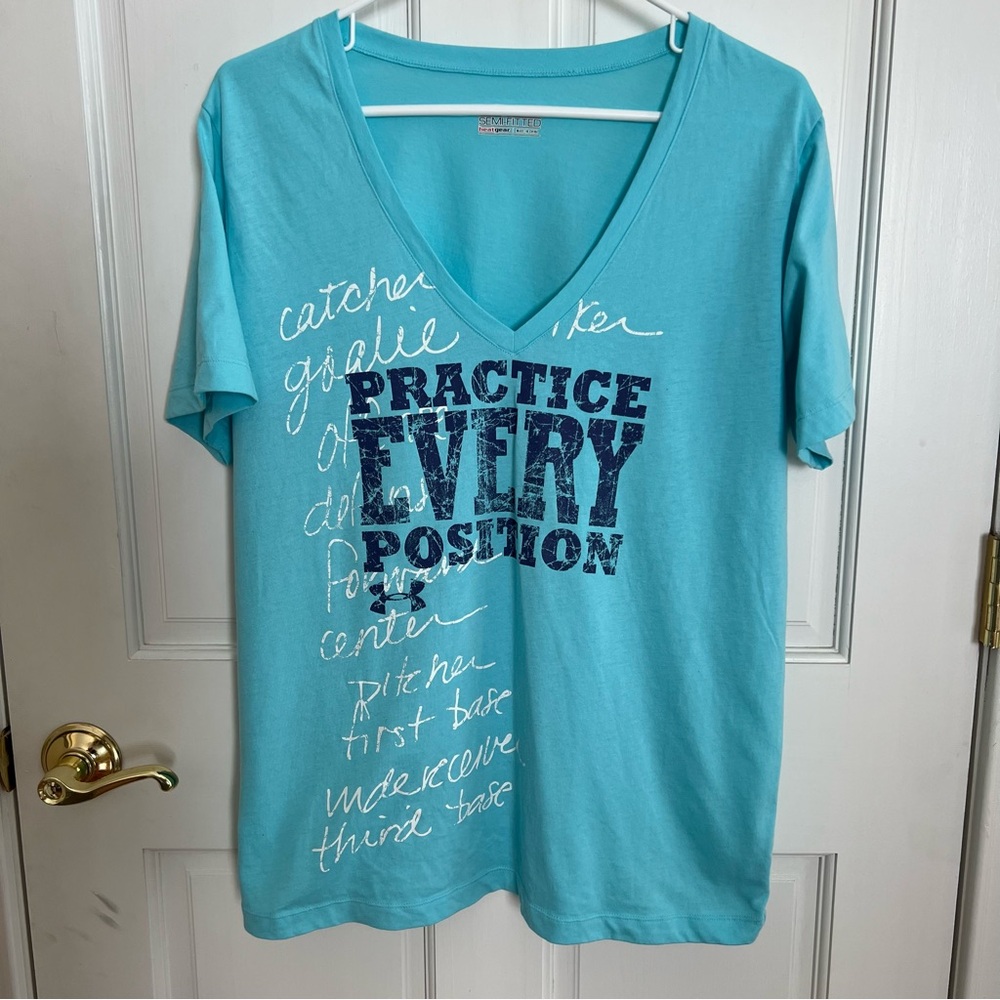 Womens UNDER ARMOUR Deep V-Neck Heatgear Semi Fitted Graphic Tee Size XL